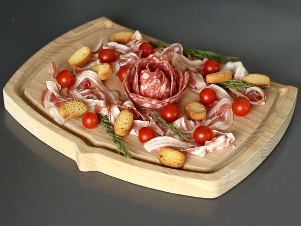 Hogyan készítsünk charcuterie tálat? Hajtsa rózsa alakúra! - Előkészítés lépés 5