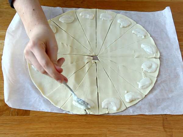 Leveles tésztás croissant béchamel mártással, sonkával és sajttal - Előkészítés lépés 1