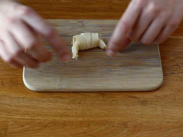 Leveles tésztás croissant béchamel mártással, sonkával és sajttal - Előkészítés lépés 3