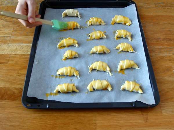 Leveles tésztás croissant béchamel mártással, sonkával és sajttal - Előkészítés lépés 4