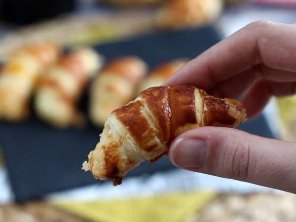 Leveles tésztás croissant béchamel mártással, sonkával és sajttal - Előkészítés lépés 6
