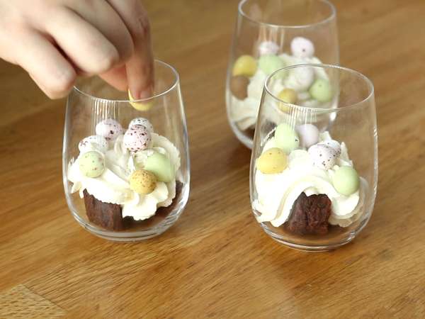 Húsvéti brownie és tejszínhabos verrines - Előkészítés lépés 5