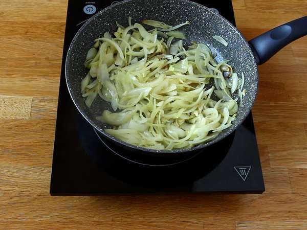Bacalhau à Brás, egy egyszerű és ízletes hagyományos portugál recept - Előkészítés lépés 4