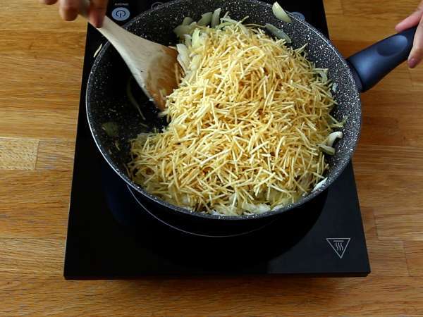 Bacalhau à Brás, egy egyszerű és ízletes hagyományos portugál recept - Előkészítés lépés 5