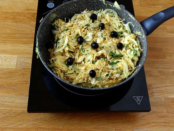 Bacalhau à Brás, egy egyszerű és ízletes hagyományos portugál recept - Előkészítés lépés 6