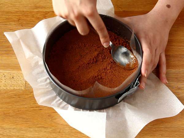 Sütés nélküli citromos-mézes sajttorta (torta díszítő bemutató) - Előkészítés lépés 3