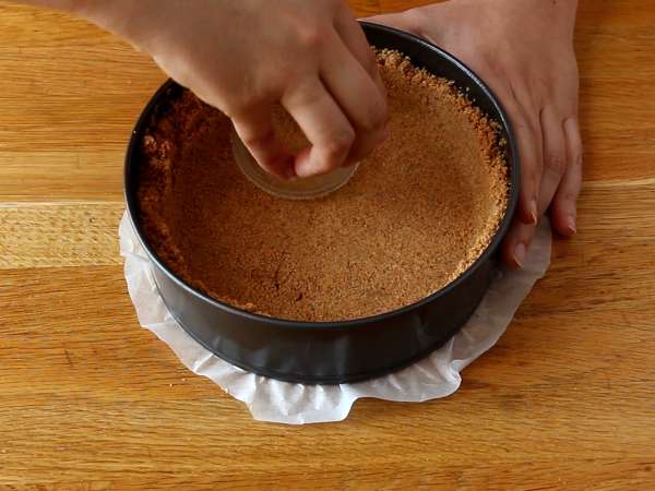 Extra-finom Snickers-stílusú sajttorta - Előkészítés lépés 2