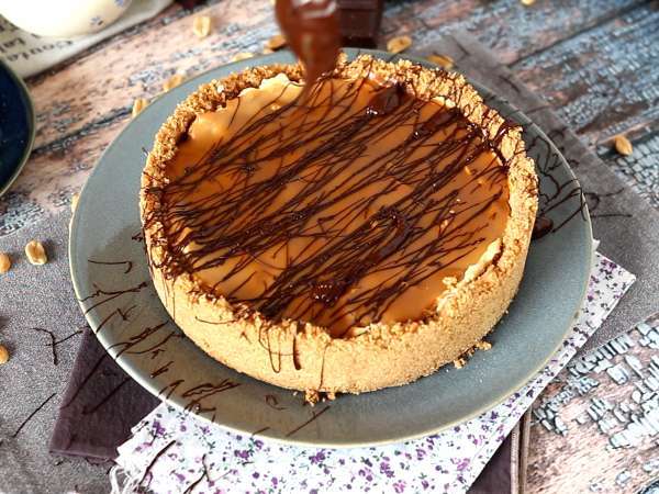 Extra-finom Snickers-stílusú sajttorta - Előkészítés lépés 8