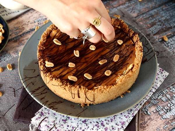 Extra-finom Snickers-stílusú sajttorta - Előkészítés lépés 9