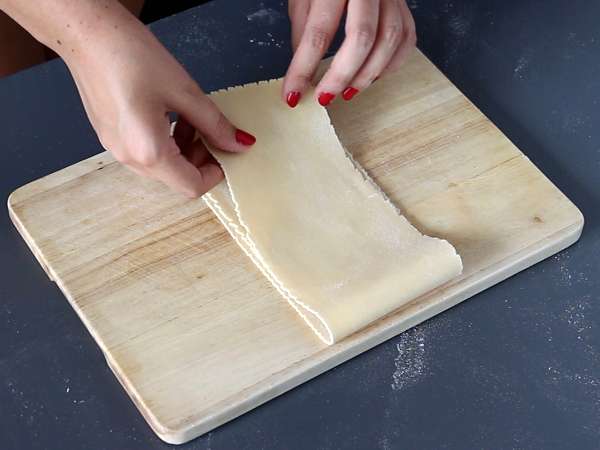 Hogyan készítsünk tojásos tésztát lasagne-hoz - Előkészítés lépés 7