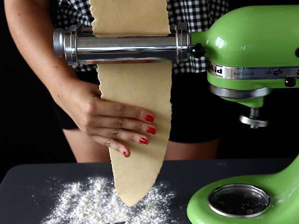 Házi készítésű tojás pappardelle: a recept lépésről lépésre elmagyarázva - Előkészítés lépés 5