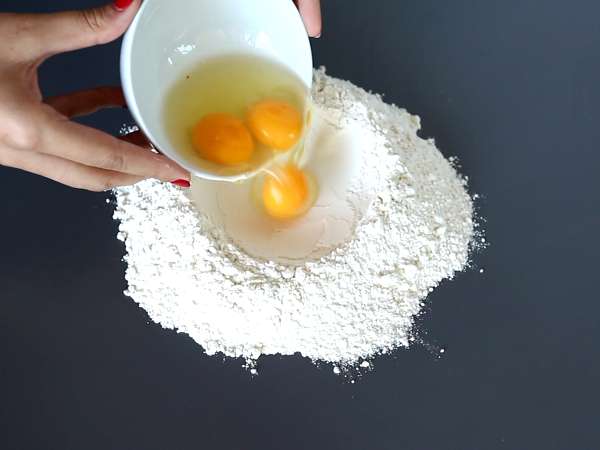 Caramelle, cukorka alakú ravioli sütőtök és ricotta töltelékkel - Előkészítés lépés 1