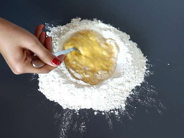 Caramelle, cukorka alakú ravioli sütőtök és ricotta töltelékkel - Előkészítés lépés 2