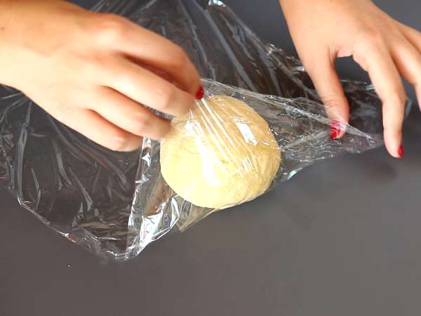 Caramelle, cukorka alakú ravioli sütőtök és ricotta töltelékkel - Előkészítés lépés 3