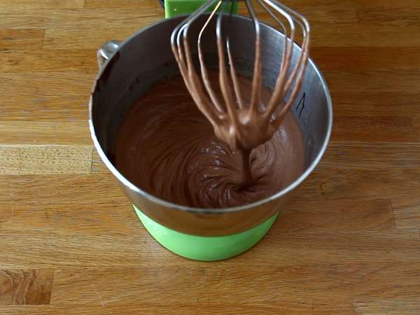 Halloween Bundt torta, az ínycsiklandó csokoládé Bundt torta - Előkészítés lépés 3