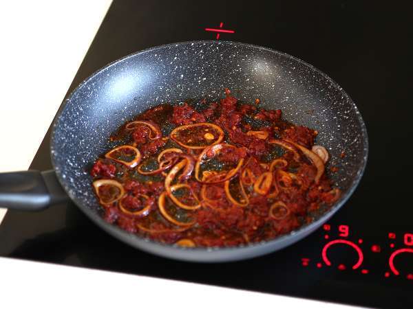 Tészta 'Nduja, egy könnyen elkészíthető kalabriai tésztaétel - Előkészítés lépés 3