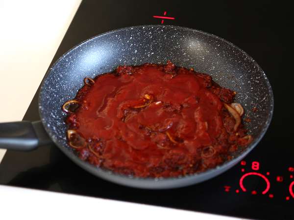 Tészta 'Nduja, egy könnyen elkészíthető kalabriai tésztaétel - Előkészítés lépés 4