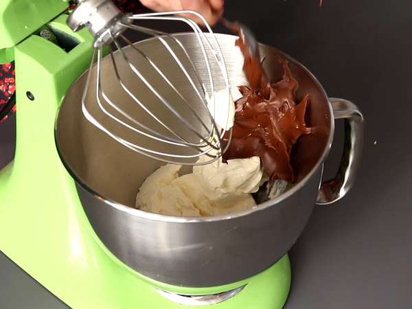 Pandoro briós, Nutella krémmel és vaníliakrémmel töltve, karácsonyfa alakban - Előkészítés lépés 1
