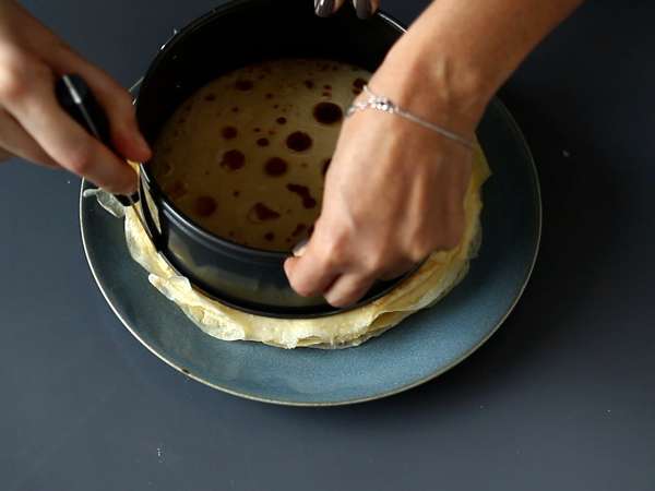 Tiramisu-stílusú palacsintatorta kávéval és kakaóval - Előkészítés lépés 3