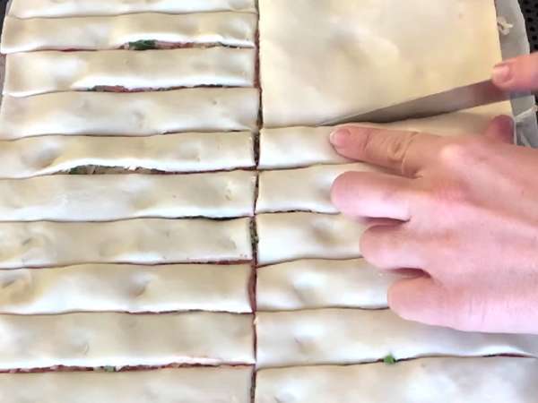 Maxi leveles tésztacsavarok (paradicsom, sonka, mozzarella, petrezselyem) - Előkészítés lépés 4