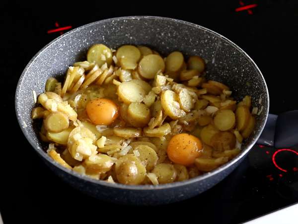 Huevos rotos, a szuperegyszerű spanyol recept burgonya és tojás alapján - Előkészítés lépés 4
