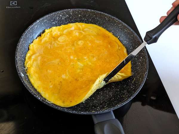 Hagymás omlett, az ízletes és könnyen elkészíthető recept - Előkészítés lépés 5