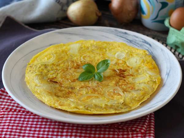Hagymás omlett, az ízletes és könnyen elkészíthető recept - Előkészítés lépés 7