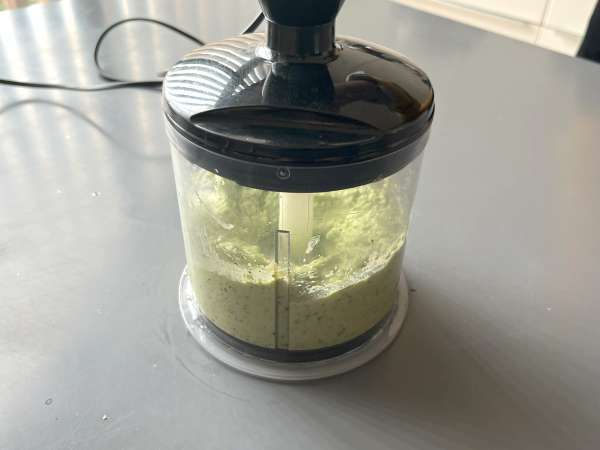 Cukkini pesto, a gyors és ízletes, főzés nélküli recept - Előkészítés lépés 4