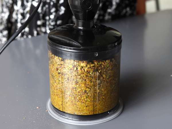 Pisztácia pesto, egy egyszerű és ízletes szósz - Előkészítés lépés 2