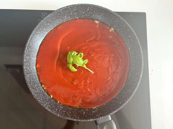 Pasta Siciliana padlizsánnal, az egyszerű és könnyű változat - Pasta alla Norma - Előkészítés lépés 3