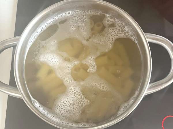 Pasta Siciliana padlizsánnal, az egyszerű és könnyű változat - Pasta alla Norma - Előkészítés lépés 5