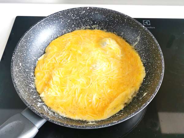 Sajtos omlett, az expressz recept 5 perc alatt kész! - Előkészítés lépés 5