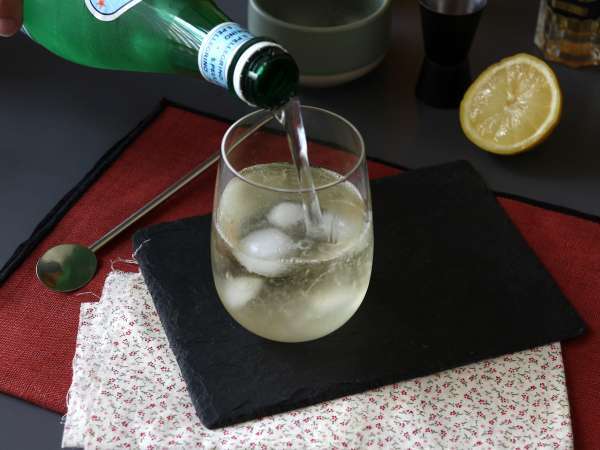 Spritz St-Germain bodzaviráglikőrrel, a nyár ultra-friss koktélja - Előkészítés lépés 4