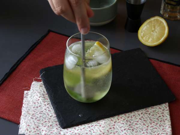 Spritz St-Germain bodzaviráglikőrrel, a nyár ultra-friss koktélja - Előkészítés lépés 6