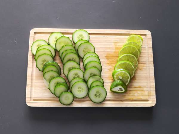 Uborka, lime, menta és gyömbér ízesítésű víz - Előkészítés lépés 1