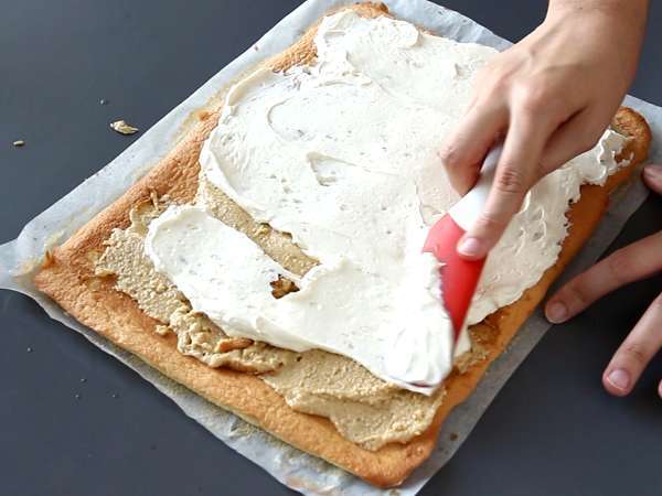 Egyszerű Kinder Bueno-ízű tekercs, tökéletes születésnapi tortának vagy karácsonyi farönknek! - Előkészítés lépés 8