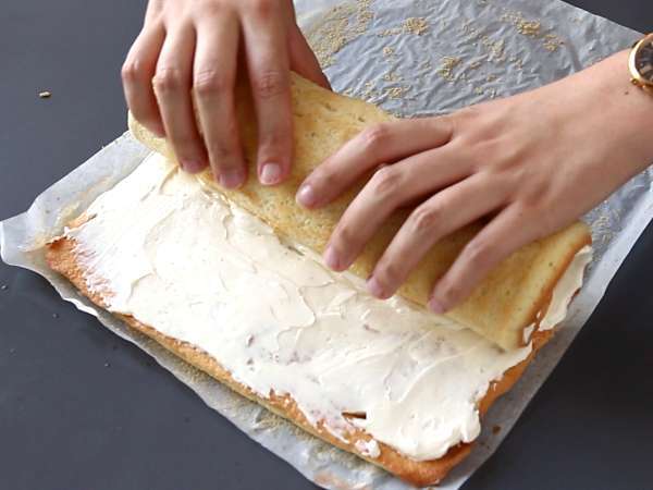 Egyszerű Kinder Bueno-ízű tekercs, tökéletes születésnapi tortának vagy karácsonyi farönknek! - Előkészítés lépés 9