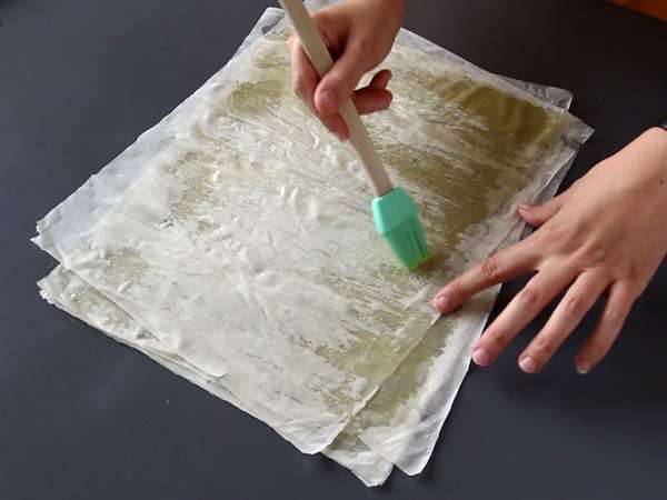 Spanakopita, a szuperegyszerű görög pite spenóttal és feta sajttal - Előkészítés lépés 6
