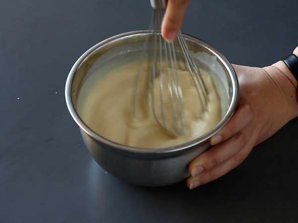 Choco flan, a nedves csokoládétorta és a vaníliás karamellás flan tökéletes kombinációja. - Előkészítés lépés 3