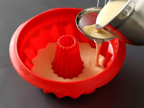 Choco flan, a nedves csokoládétorta és a vaníliás karamellás flan tökéletes kombinációja. - Előkészítés lépés 8