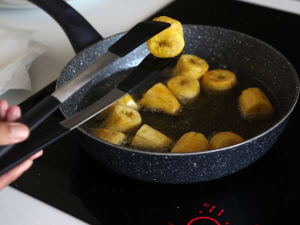 Patacones, kolumbiai plantain pirítós guacamole-val és paradicsommal - Előkészítés lépés 8