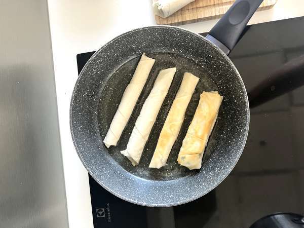 Börek feta sajttal és petrezselyemmel - Előkészítés lépés 3