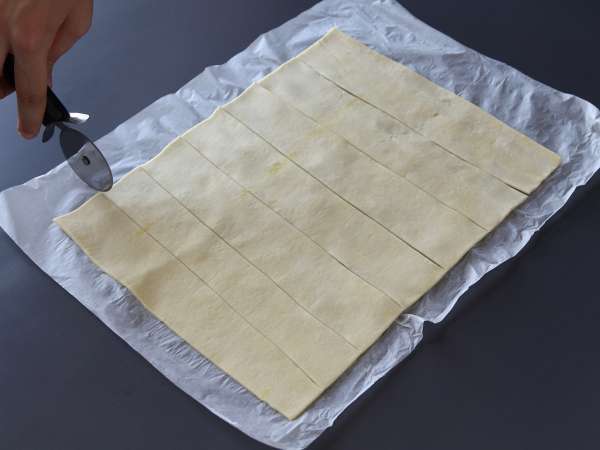Egyszerű sózott New York-i tekercs pestóval és fromage frais-val 4 összetevővel - Előkészítés lépés 1