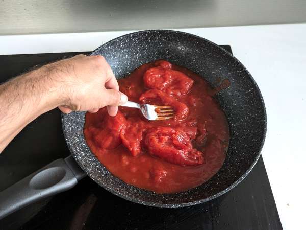 Pasta all'amatriciana, a hagyományos recept lépésről lépésre elmagyarázva - Előkészítés lépés 5