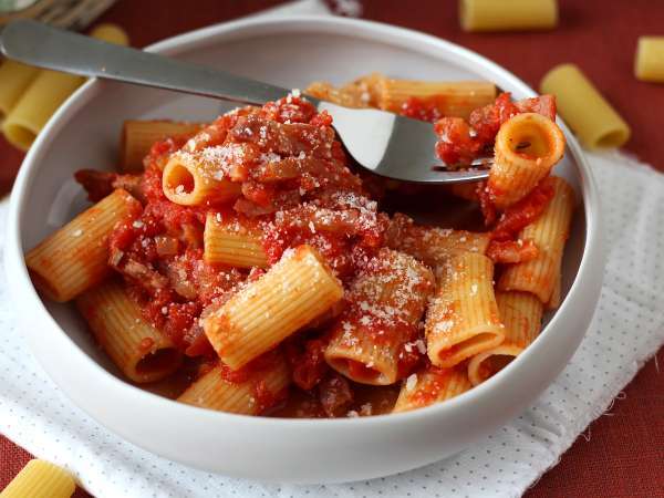Pasta all'amatriciana, a hagyományos recept lépésről lépésre elmagyarázva - Előkészítés lépés 10