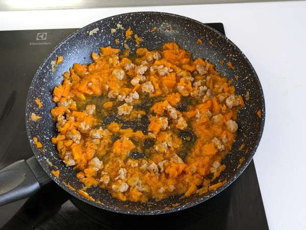Tészta sütőtökkel és kolbásszal - Előkészítés lépés 6