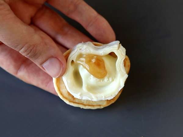 Blini tál töltelékkel, a tökéletes változatos aperitif az ünnepi szezonban - Előkészítés lépés 5