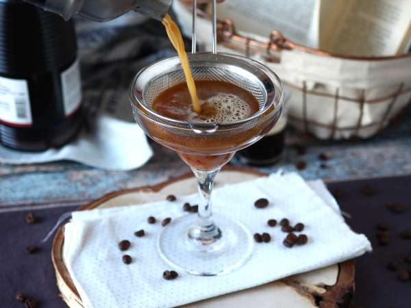 Espresso Martini, a tökéletes koktél a kávé szerelmeseinek - Előkészítés lépés 4
