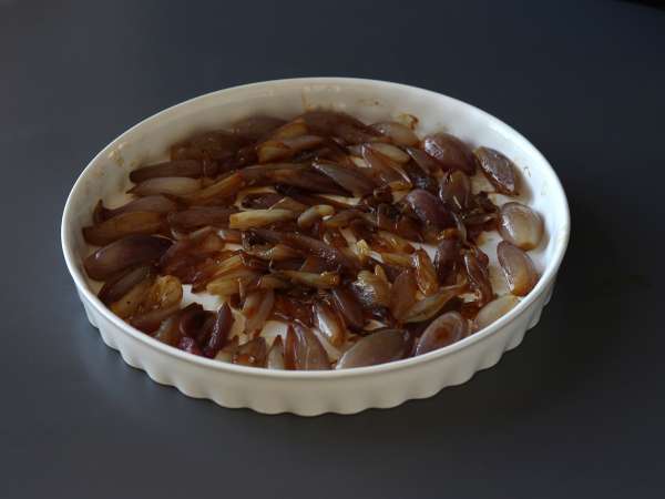 Tarte tatin mogyoróhagymával és fetával, az ellenállhatatlan sós változat! - Előkészítés lépés 4