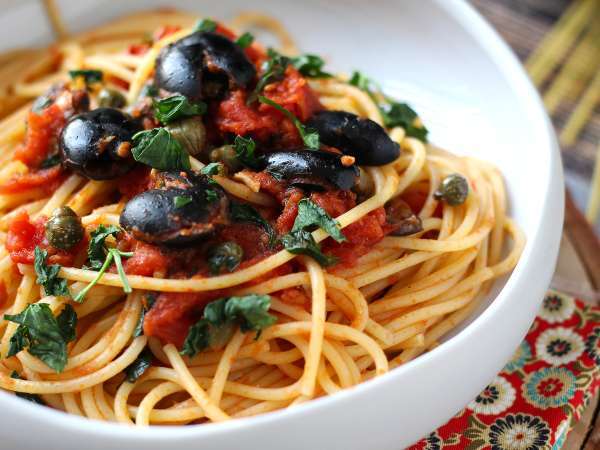 Spaghetti alla puttanesca, egy gyors és ízletes első fogás - Előkészítés lépés 6
